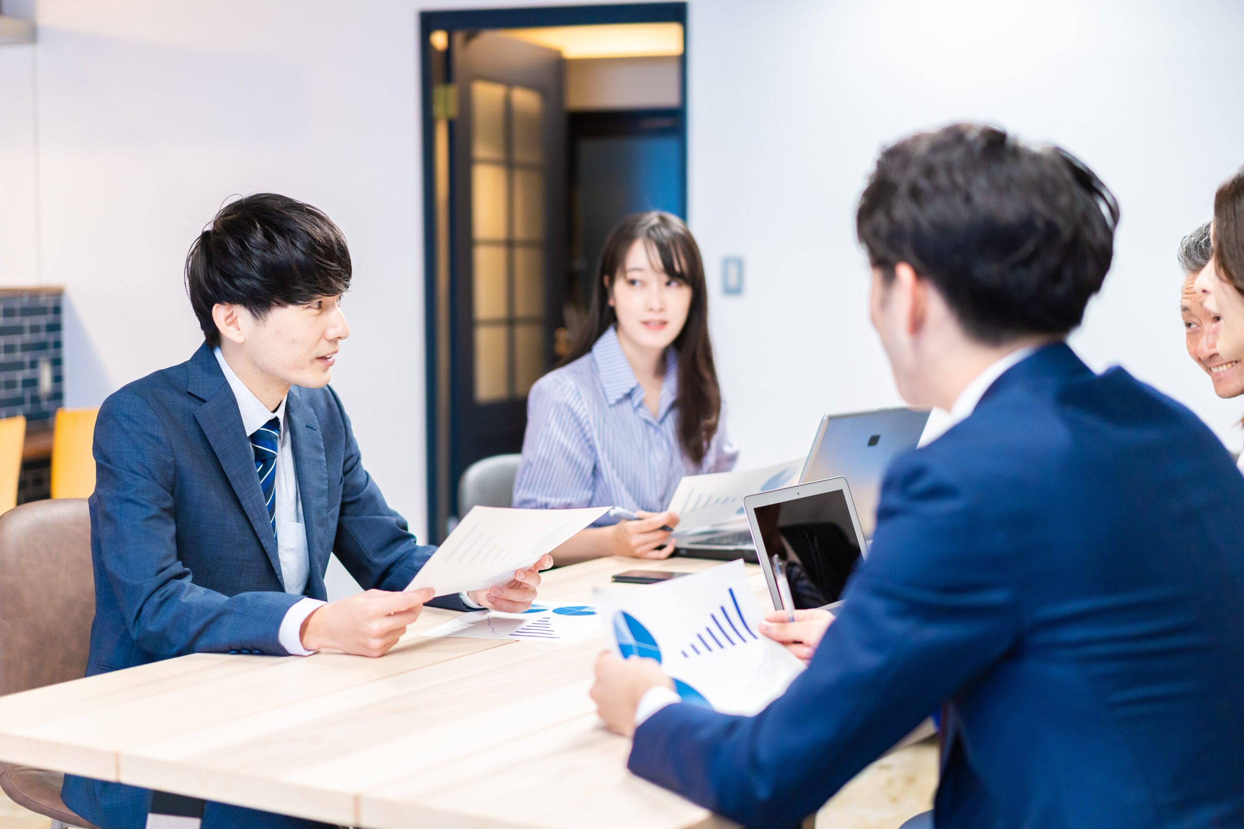 AIコンサルティングメニュー：戦略設計・導入・定着支援
